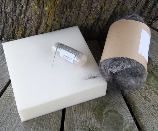 DIY kit 2 grytlappar med vit/ljusgrå dekor